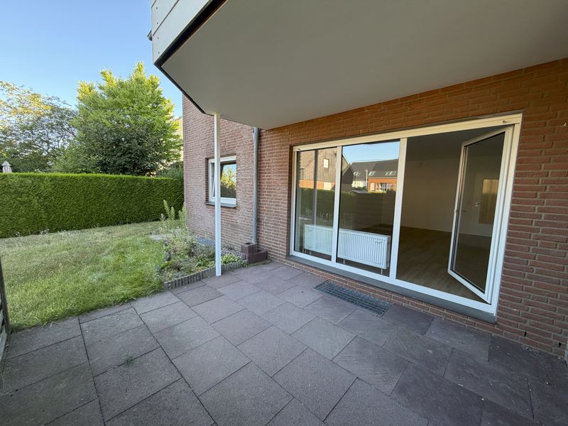 Provisionsfrei! Renoviert! 4-Zimmer-Wohnung mit Garten und Stellplatz!